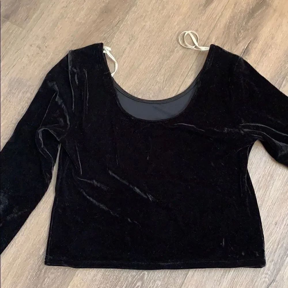 Black Crop Top  - Picture 4 of 6